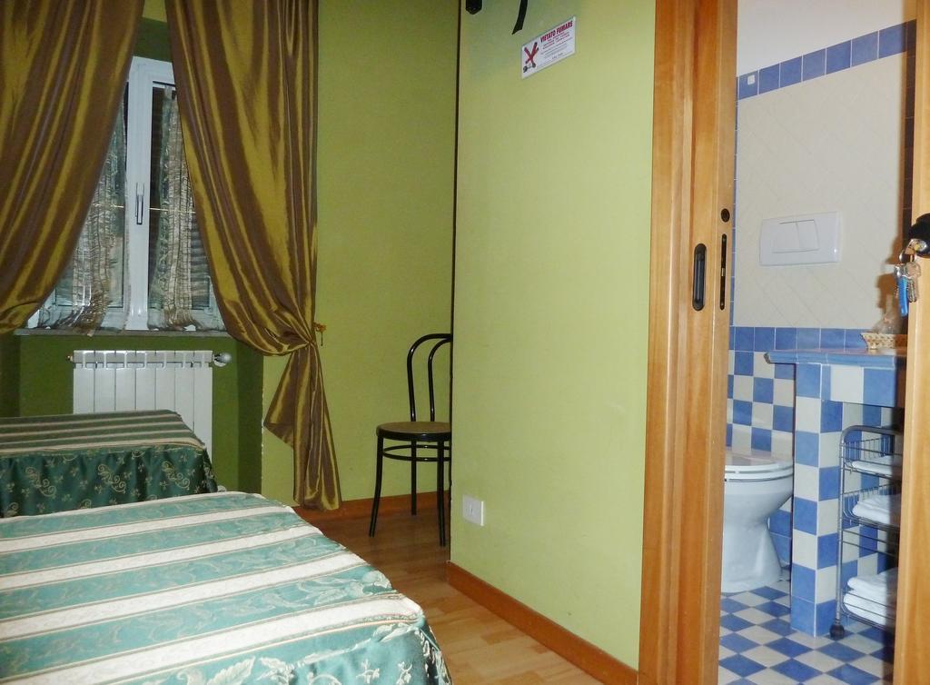 Hotel Sutrium Habitación foto