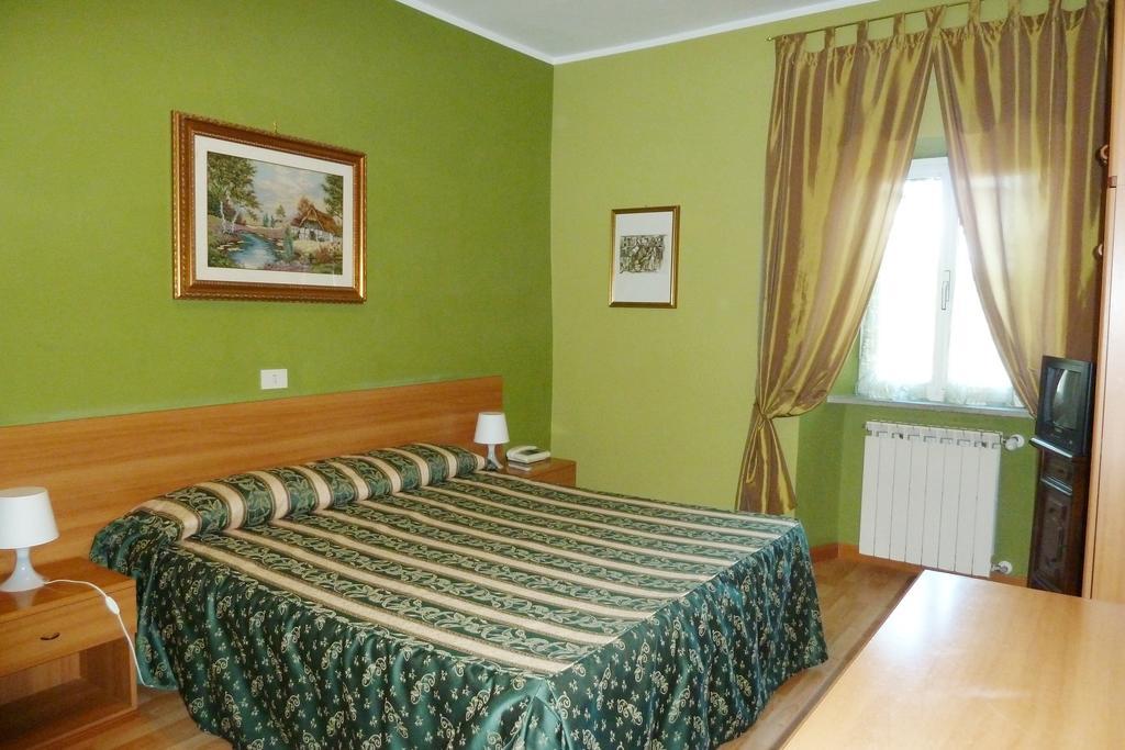 Hotel Sutrium Habitación foto