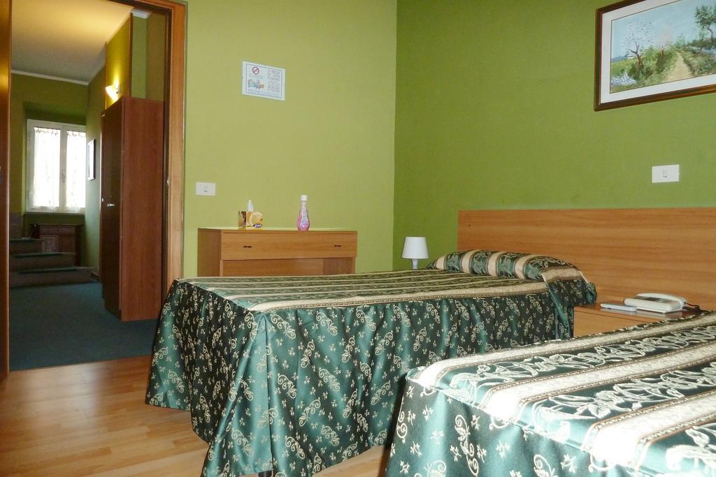 Hotel Sutrium Habitación foto