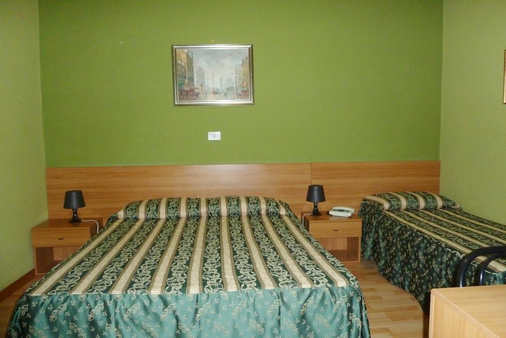 Hotel Sutrium Habitación foto